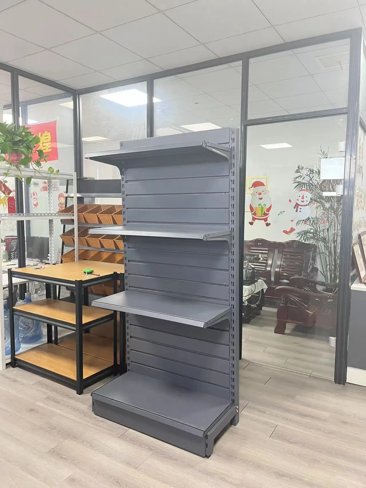 Producto de diseño patentado de fábrica Pies desmontables Estantes de supermercado Estantes metálicos de un solo lado Estante oscuro de supermercado