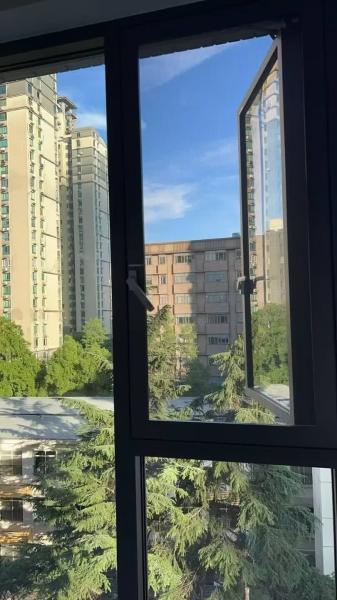Thermal-Adaptive Folding Window System with Interchangeable Insulation Panels for Climate Extremes