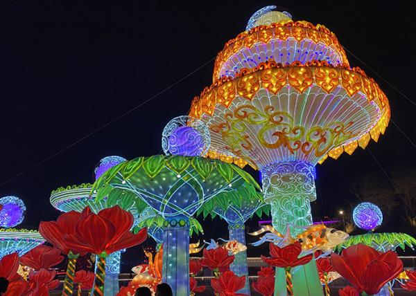 Entertainment Group Of Huge Fabric Chinese Lanterns Decorated For Outdoor Garden