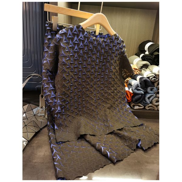 New Set of Natural Waist Summer Women Plus Size Slim T-shirt + Half Skirt Pleated 3d Set