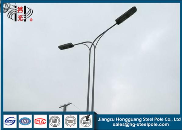 Courriers extérieurs en acier de lampe de Polonais d'éclairage routier avec la galvanisation et poudre enduite