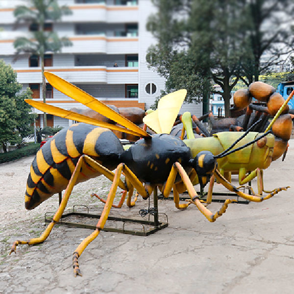 Giant Size Animatronic Insects Honey Bee Animatronic Wasp Realistic Speciman Model