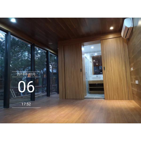 Префаб Моонбокс современный расквартировывает стиль праздника с деревянным интерьером панели