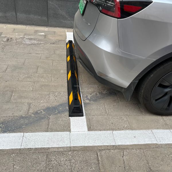 56cm High-Quality Recycled Rubber Wheel Stopper for Parking Safety