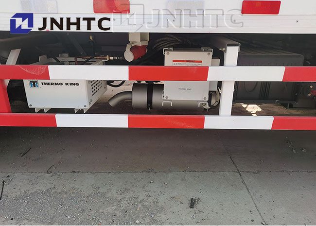 SINOTRUCK Howo 4x2 Refrigerated тележки для мяса 266hp