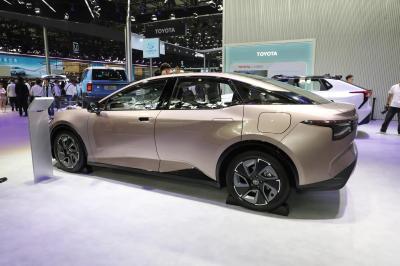 Pure Electric Toyota BZ3 Car Front Wheel Drive 300 Miles Range
