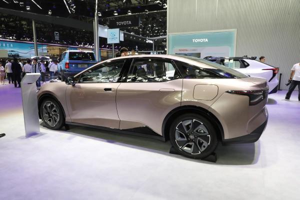 Pure Electric Toyota BZ3 Car Front Wheel Drive 300 Miles Range
