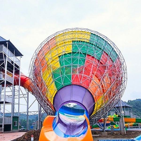 Equipamentos coloridos do parque aquático de diversões Fibra de vidro Grande trombeta deslizamento de água