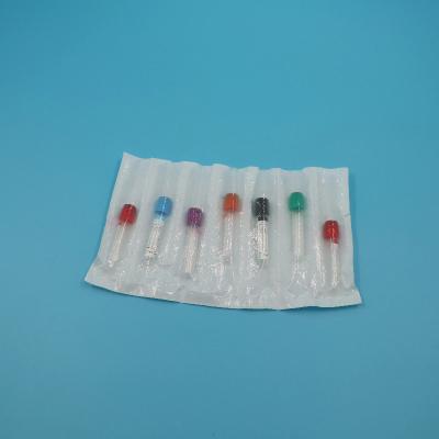 Tubos de centrífuga em laboratórios médicos para coleta e processamento de amostras de sangue