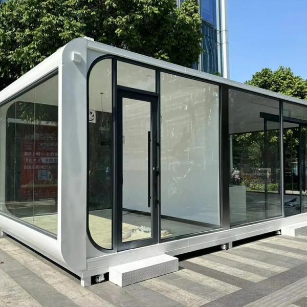 Des maisons en conteneurs préfabriquées isolées de 2 chambres avec un système électrique préinstallé et un design personnalisable