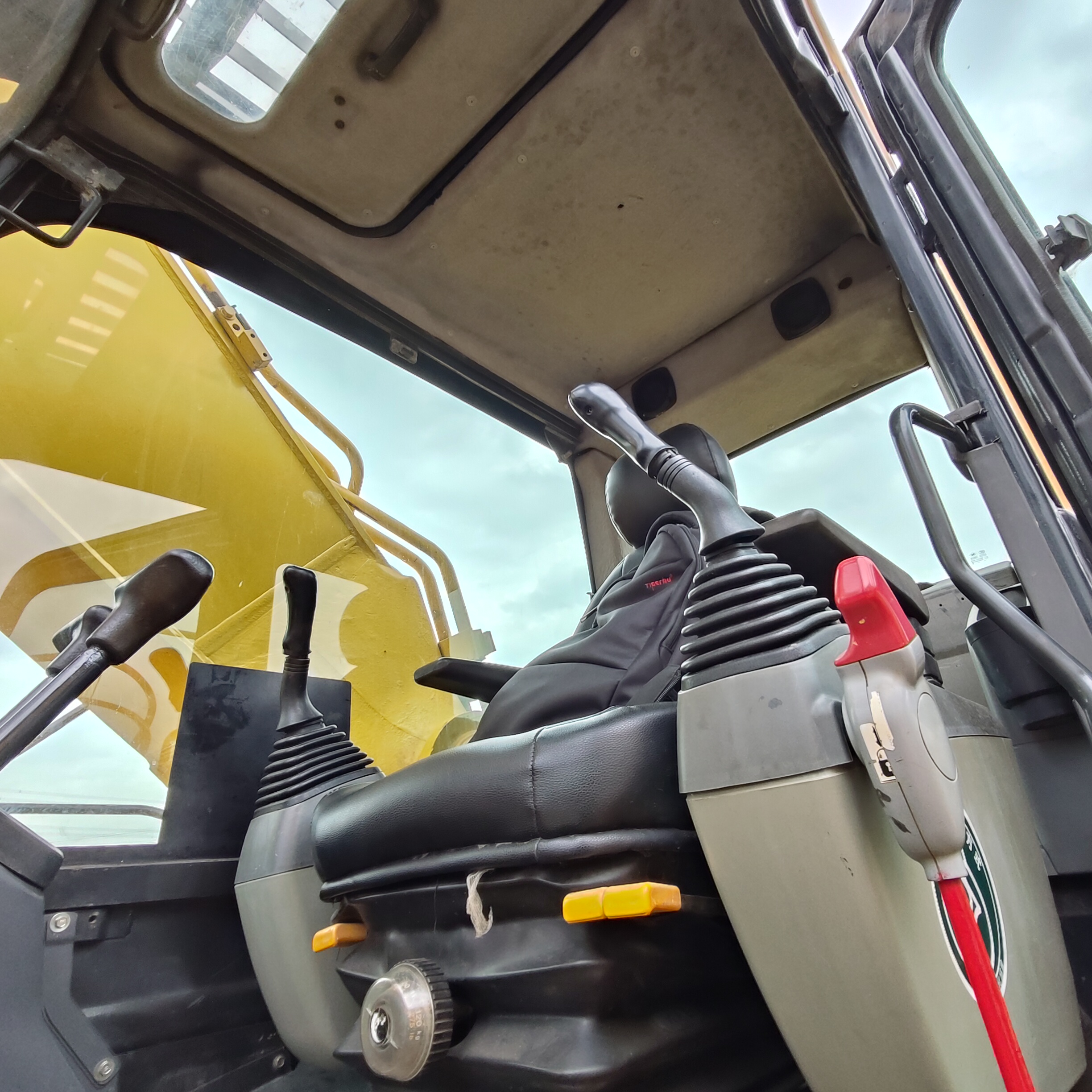 Стрелец Komatsu PC 400 Экскаватор Использованные трассы экскаватора с 1,9 м3 ведро