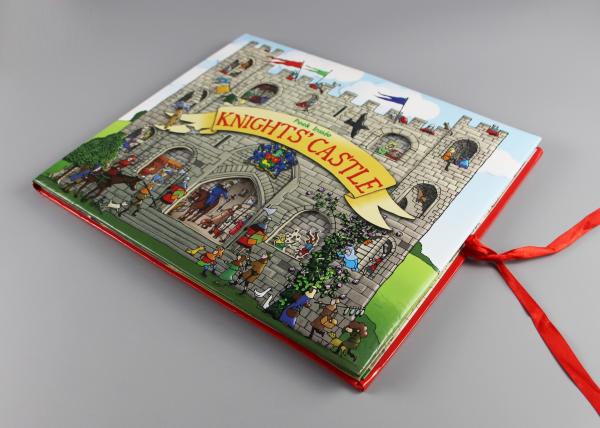 O revestimento lustroso estala acima livros para crianças, história feericamente elaborada estala registra acima