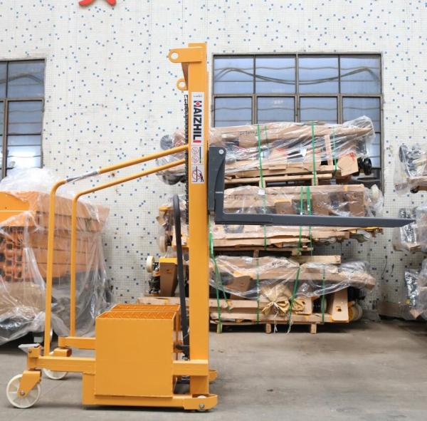 3 Ton Counterbalance Pallet Stacker Yellow Shell For Warehouse 1600mm Lifting Height