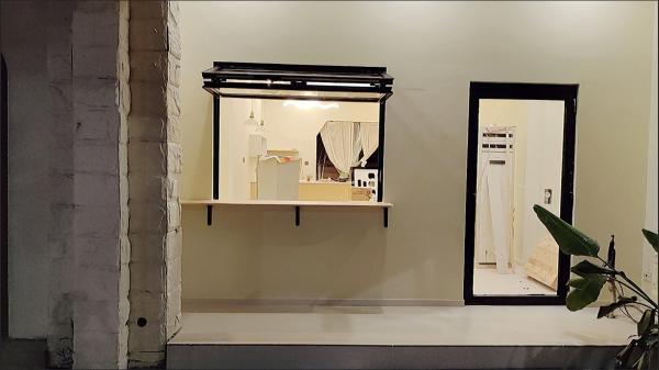 Hybrid Solid Oak Interior with Aluminum Clad Folding Windows - 5mm Wood Veneer Options