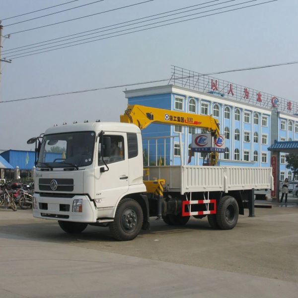 4*2 Dongfeng Truck Mounted with 8 Ton Knuckle Arm Crane Truck