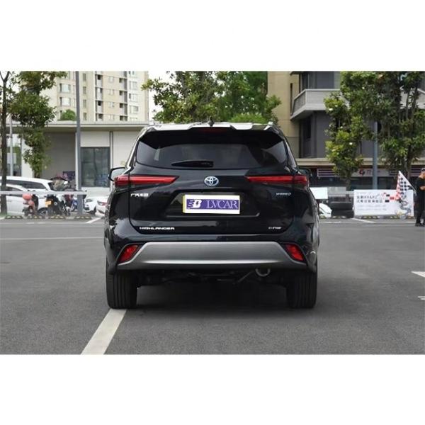 Techo solar panorámico y SUV Toyota Highlander 2023