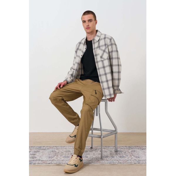Men's Classic Plaid Button-Down Shirt with Comfortable Fit and Durable Material