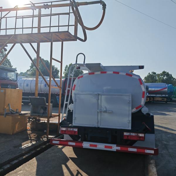 Camión cisterna dispensador de combustible mini RHD Dongfeng Captain C