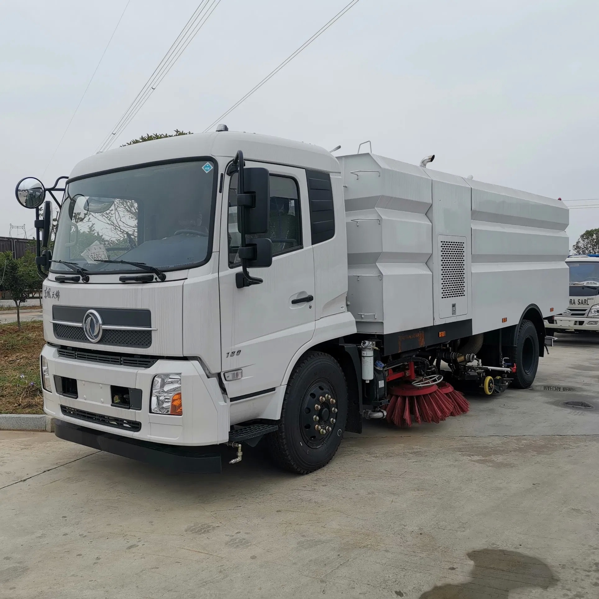 Hot Sale Dongfeng 170HP Road Sweeping Vehicle 16cbm Road Cleaning Truck Street