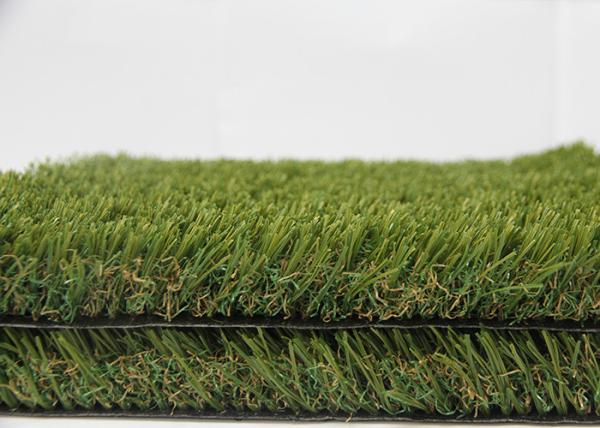 O jardim de infância atapeta ajardinar o metal pesado artificial da grama do jardim livre