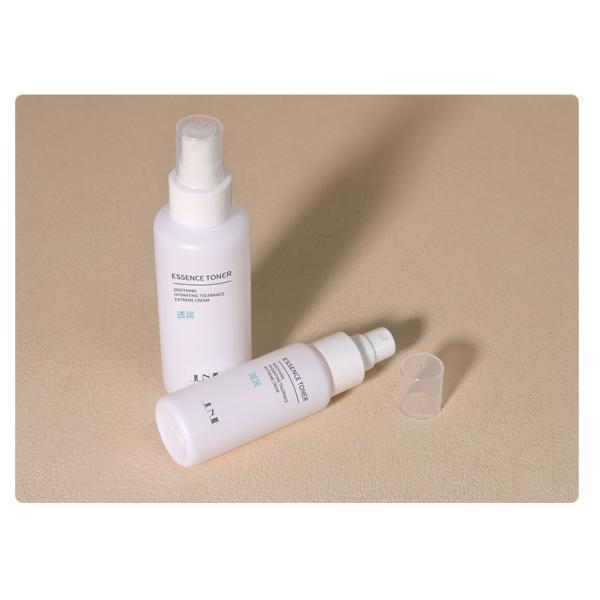 Embalaje en recipiente de plástico 500 ml de champú blanco con bomba