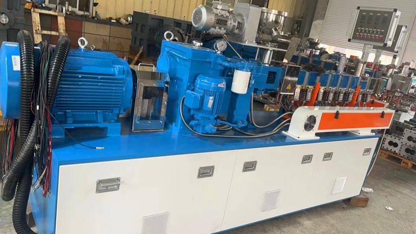 JCD-D 52mm 300-8000kg Co-rotating Twin Screw Extruder For Plastic