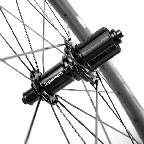 Настраиваемый велосипедный колесный комплект из углеродного волокна длиной 45 мм 700c 20 24h R13 Hub Carbon Wheels