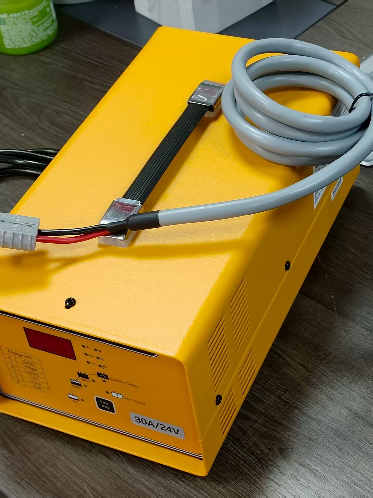 CZC7 Series Upgraded Smart Multi-stage High-frequency Automatic Charger, Heavy-duty Safe Fast Charging Battery Maintenance Device for Forklift, Pallet Truck, Stacker & Golf Cart
