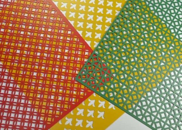 Hoja metálica perforada decorativa de 1x2m para el muro divisorio de la fachada del techo