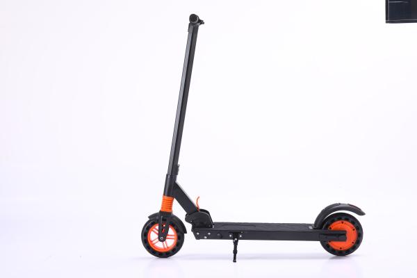 No trotinette elétrico elegante da venda com bateria e motor de lítio