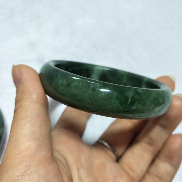 Natural Emerald Green Bracelet And Jadeite Jade Bracelet For Men And Women Beauty With Love Theme From Gemstone