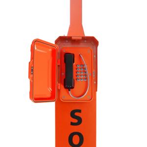 柱を設置した緊急電話塔,高速道路 SOS 緊急電話 太陽光パネル付き