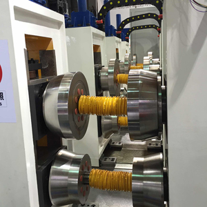 Автоматическая трубная мельница для квадратных и прямоугольных труб размером 200х200 мм