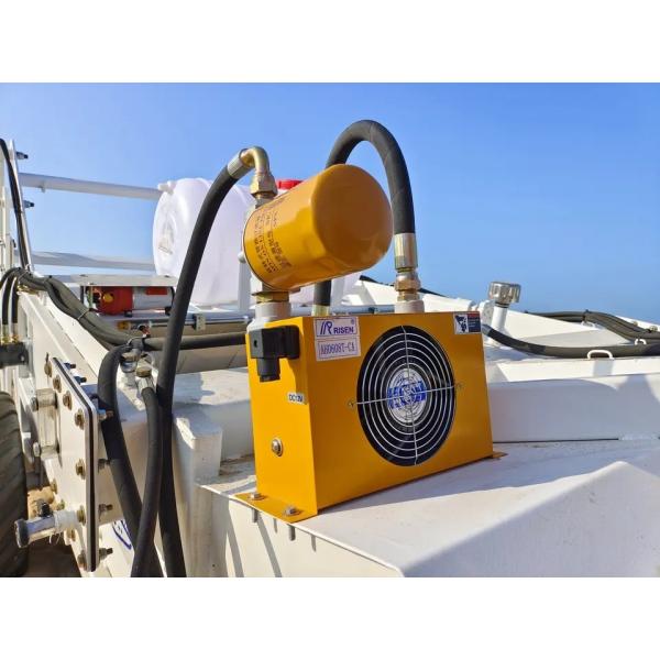 300mm Cleaning Depth Hydraulically Controlled Vibrating Screen Beach Cleaning Machine