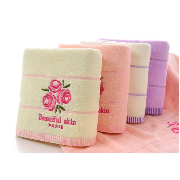 Embroidered Lavender Bath Towel For Adults , 70 * 140cm Oversized Bath Towels 