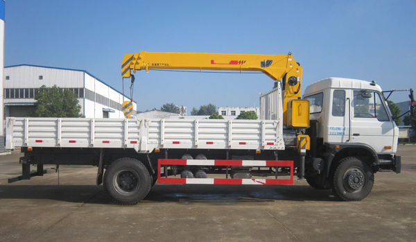 Прямой 5t установленный тележкой грузовик крана 6x4 установил кран