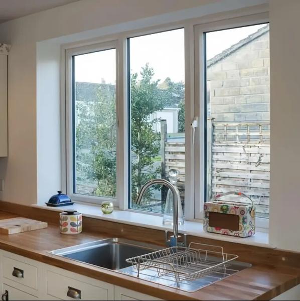Customized Size PVC / UPVC Casement Windows Hurricane Proof Impact Windows Glass Double Function 37*50