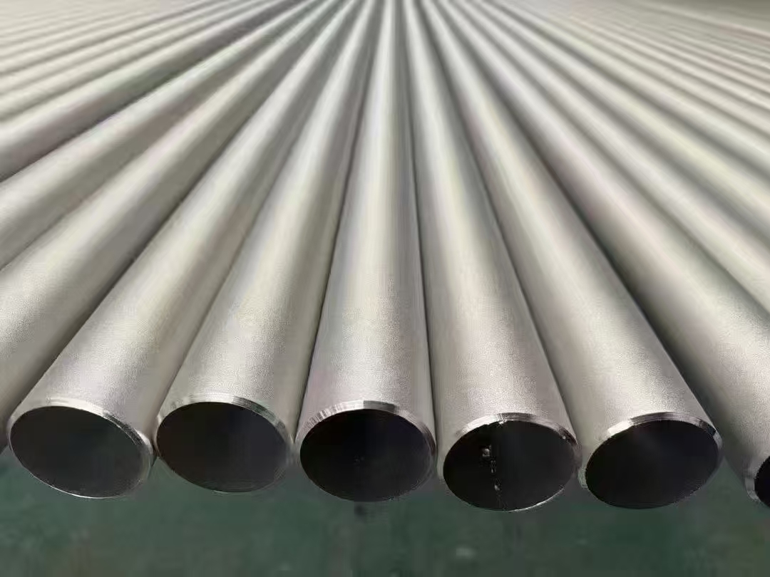 The advantages of pure nickel materials such as Ni200 and Ni201 lie in their top-level corrosion resistance in strong alkaline environments, as well as excellent electrical and thermal conductivity.