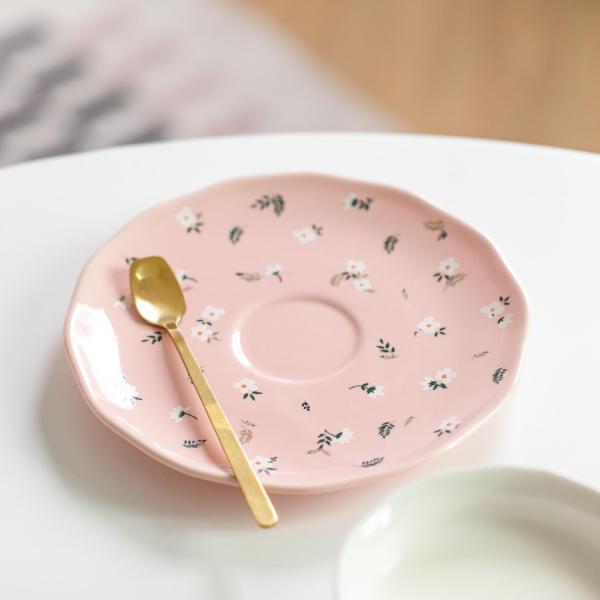 Delicate Floral Cups for Cozy Tea , Coffee and Everyday Joy