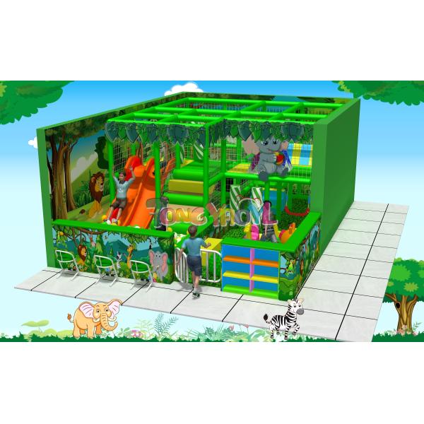 Equipamiento de parque infantil interior con temática de bosque: mejora el