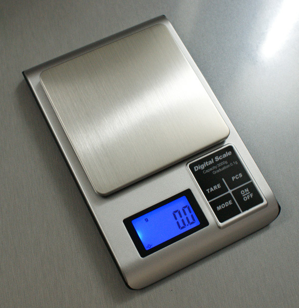 Kitchen scale with capacity 2kg and 3kg