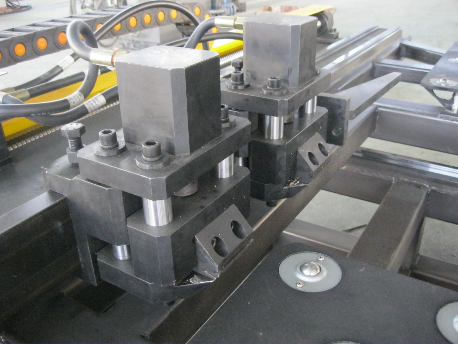 машина отверстия плиты Cnc машины прессы пунша Cnc 1500x800mm пробивая
