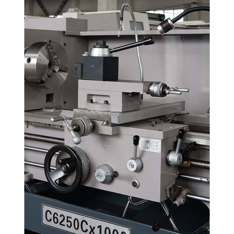 C6250C Metal Turning Lathe Φ52mm Spindle Bore 20-1600rpm Speed Range for Threading