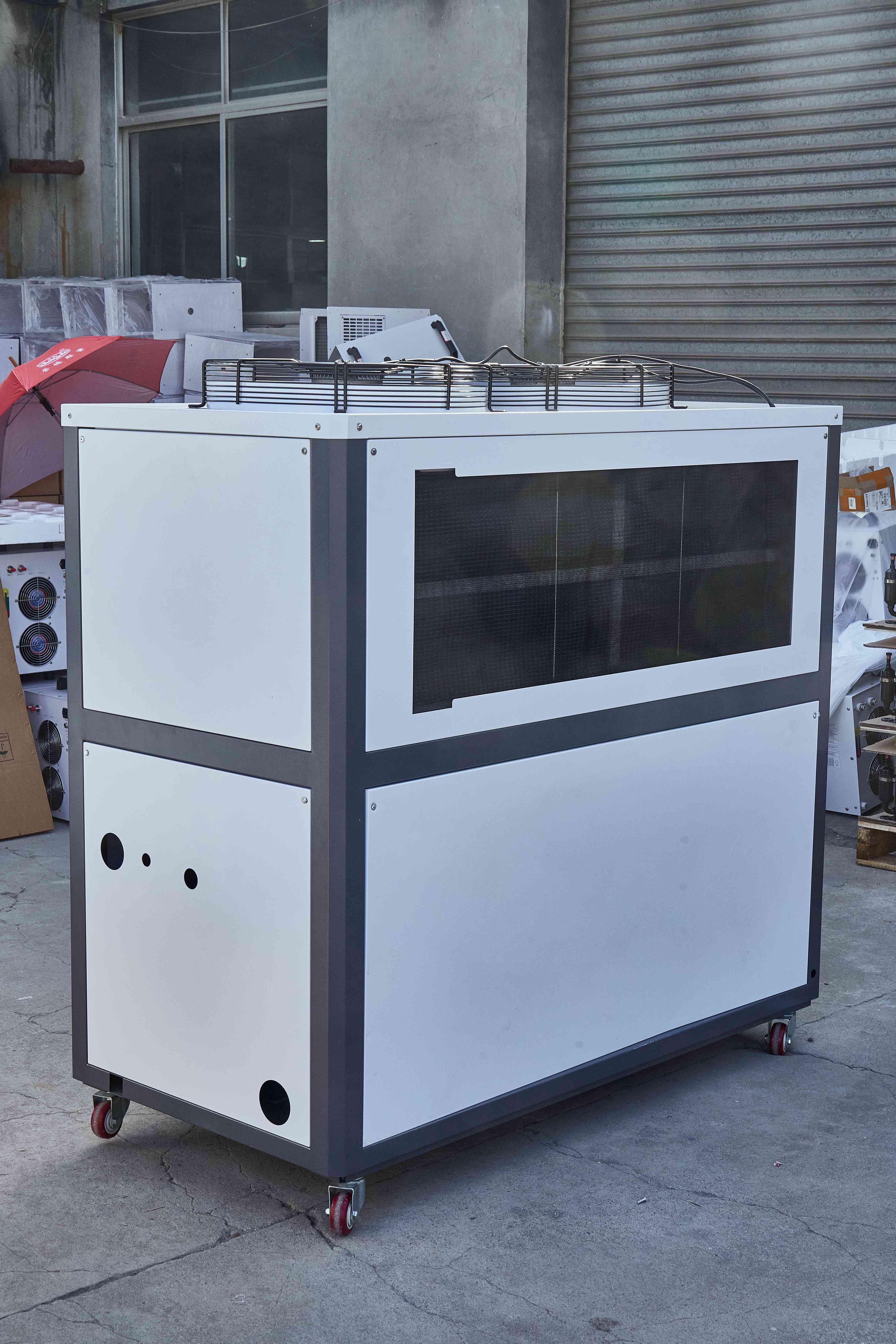 87.2kW Packaged Air Cooled Chiller BMS Control 50 Ton For Server Room Cooling