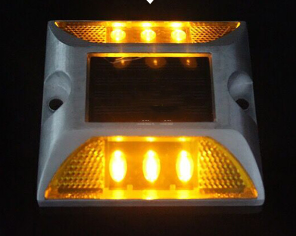 Солнечная панель Алюминиевая дорожная подставка Светлые кошачьи глаза отражающая дорожная дорожка 103MM