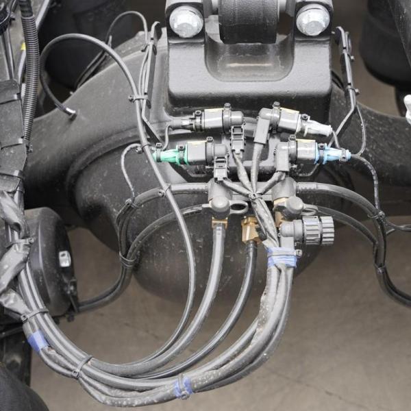 Manual Transmission Type Towing Tractor for Mercedes Benz Truck Hauling Vehicles
