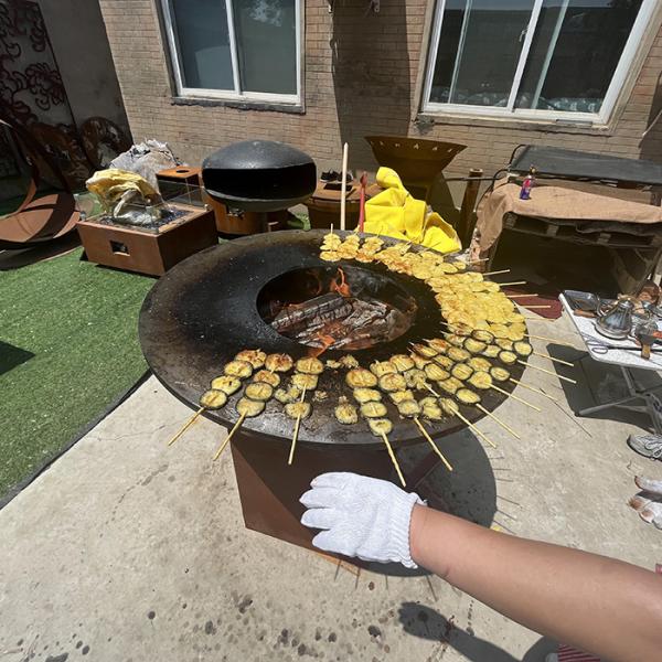 Customized Steel BBQ Grill With Removable Ash Catcher And Rusted