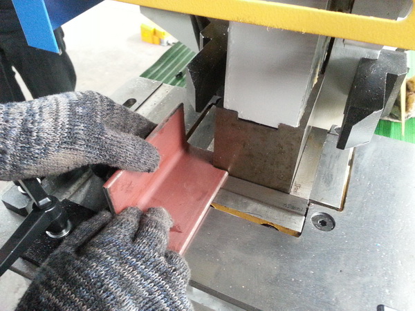 Semi Automatic Metal Iron Worker Q235 Steel Material Lifetime Service