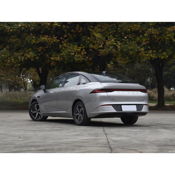 Top Speed of 170km 2023 Xpeng P5 500 Energy Vehicle with 4-Door 5-Seat Body Structure