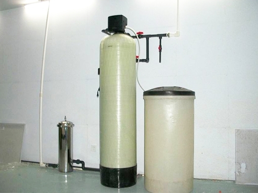 Manual Regeneration FRP Water Softener System Corrosion-Resistant Tank Low